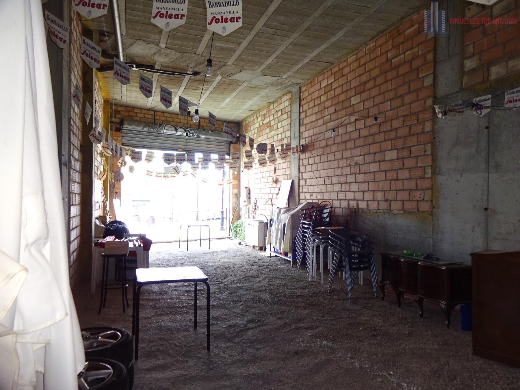 For rent of commercial in La Zubia