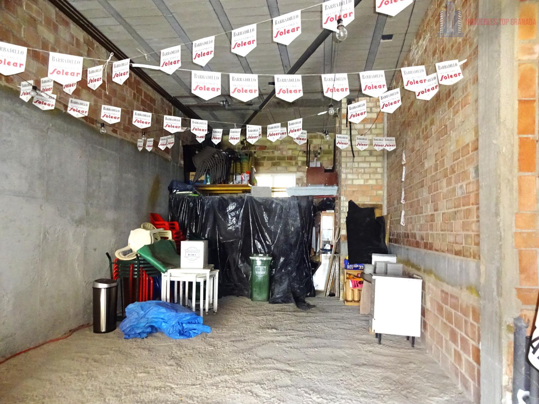 For rent of commercial in La Zubia