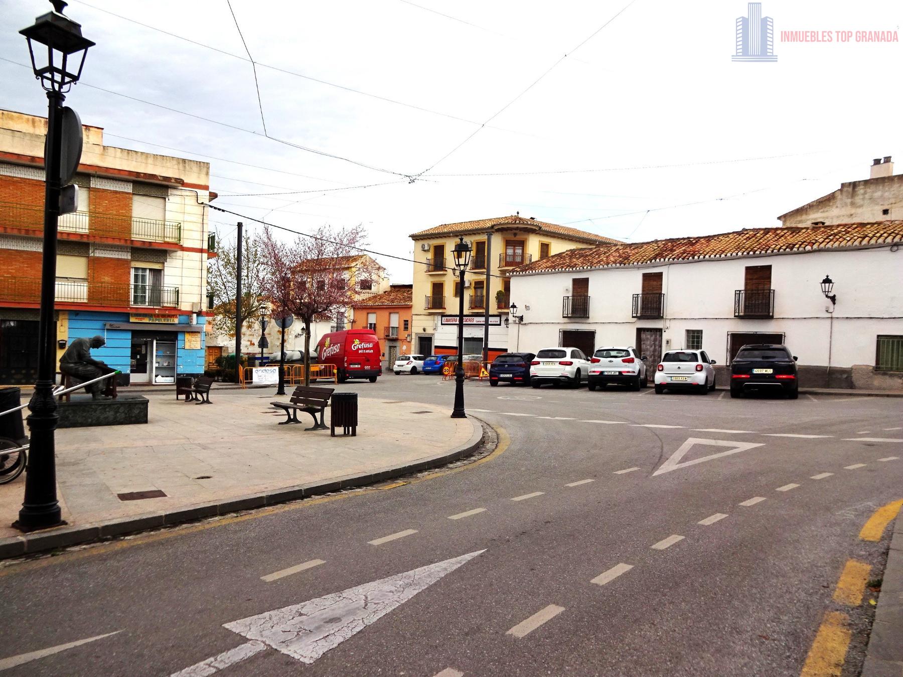 For rent of commercial in La Zubia