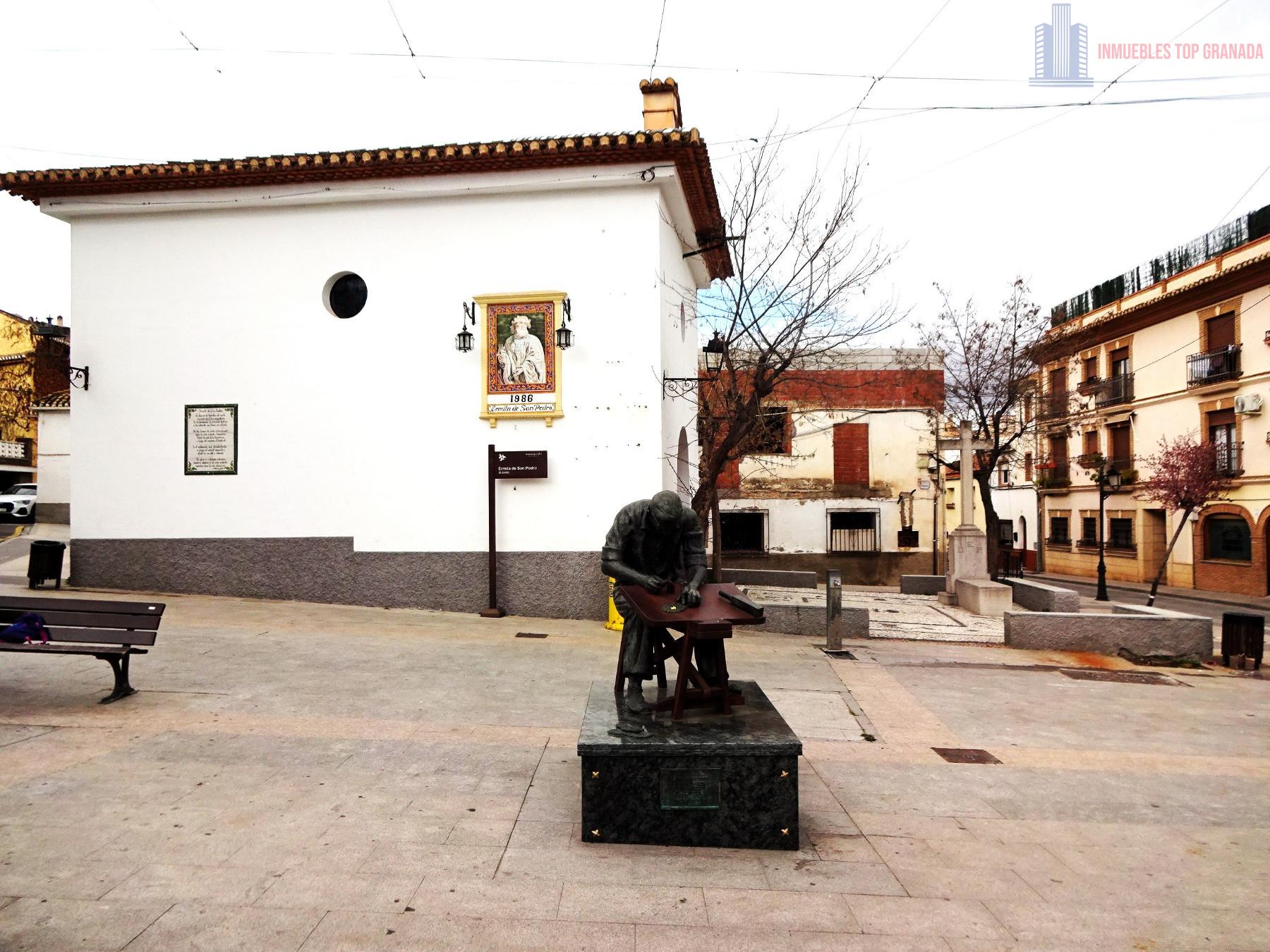 For rent of commercial in La Zubia