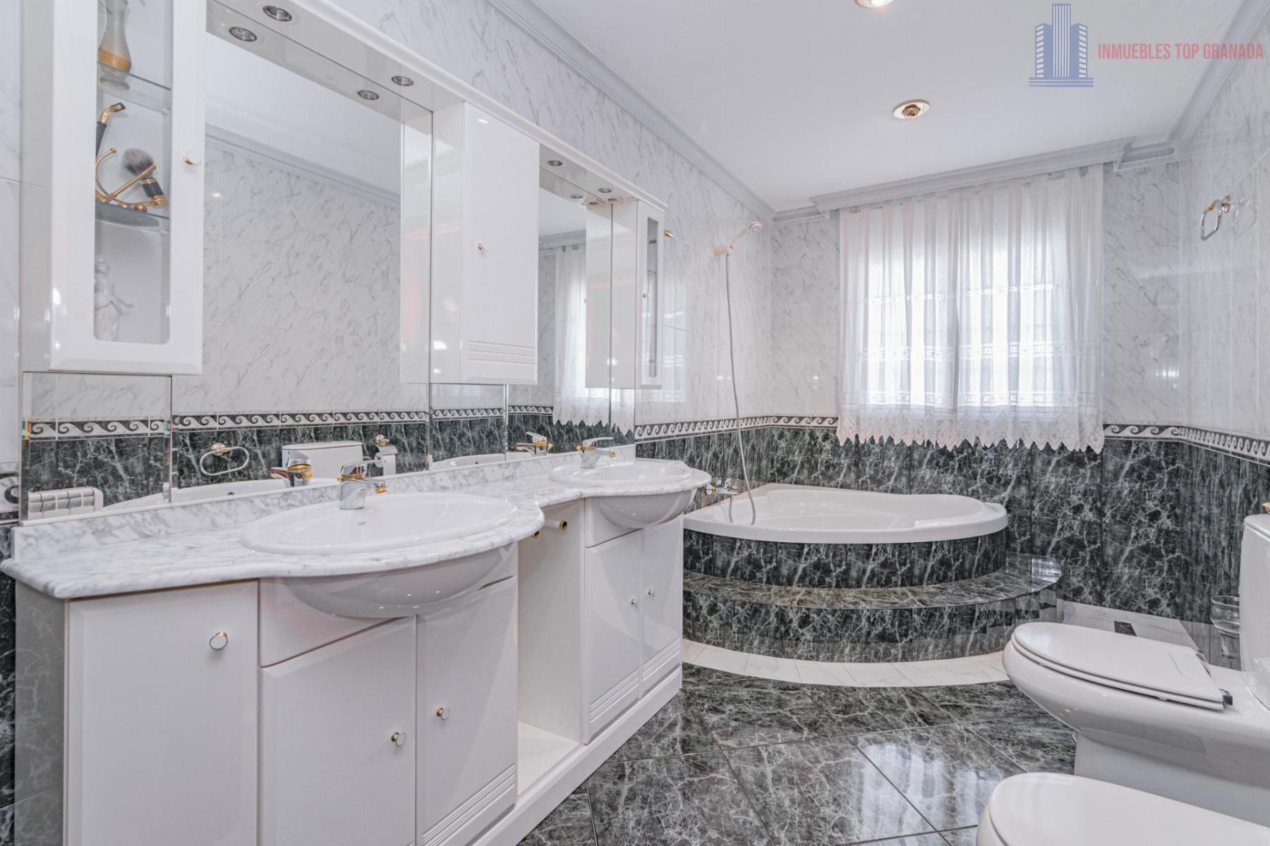 For sale of house in Pinos Puente