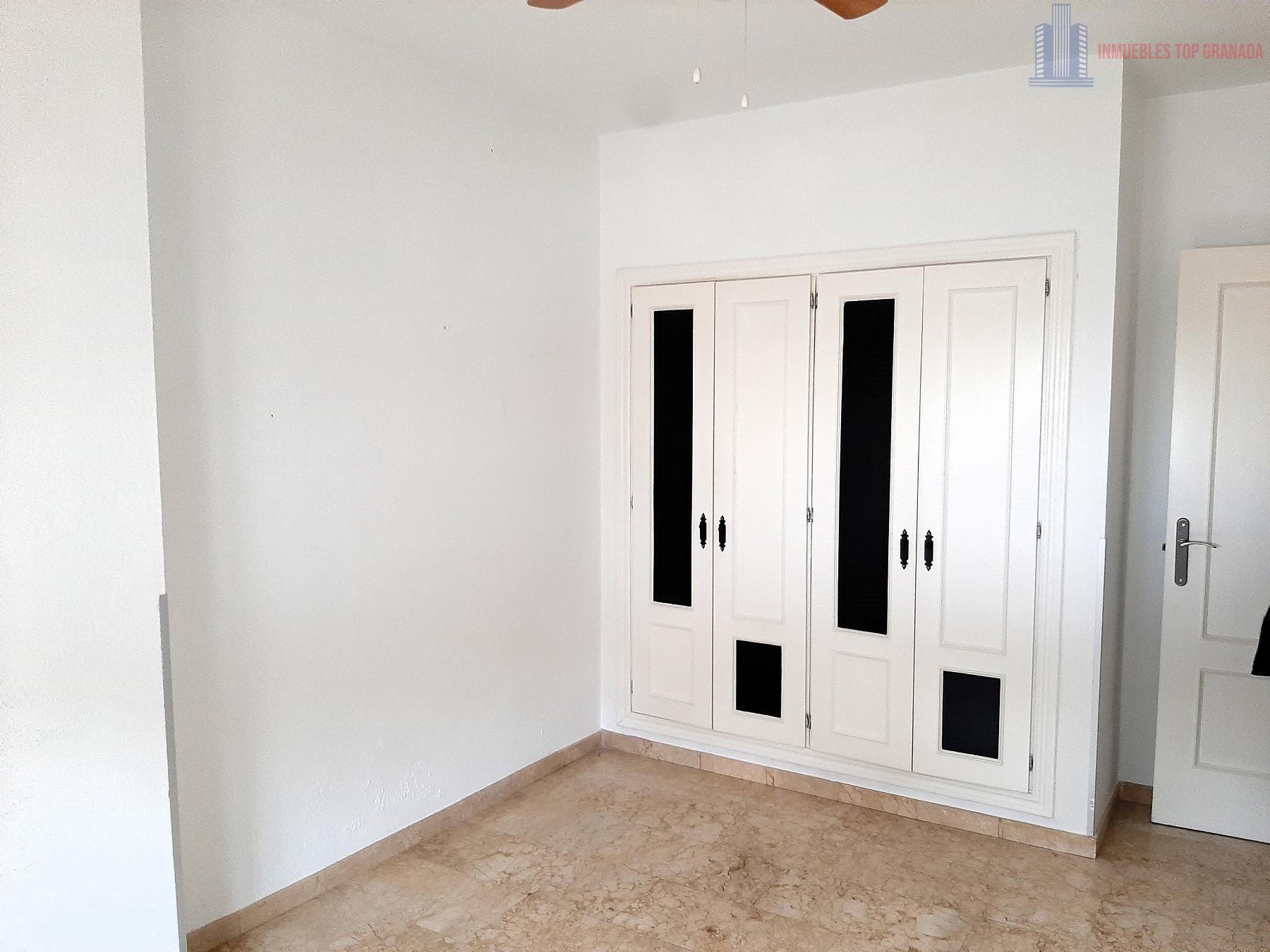 For sale of flat in Cenes de la Vega