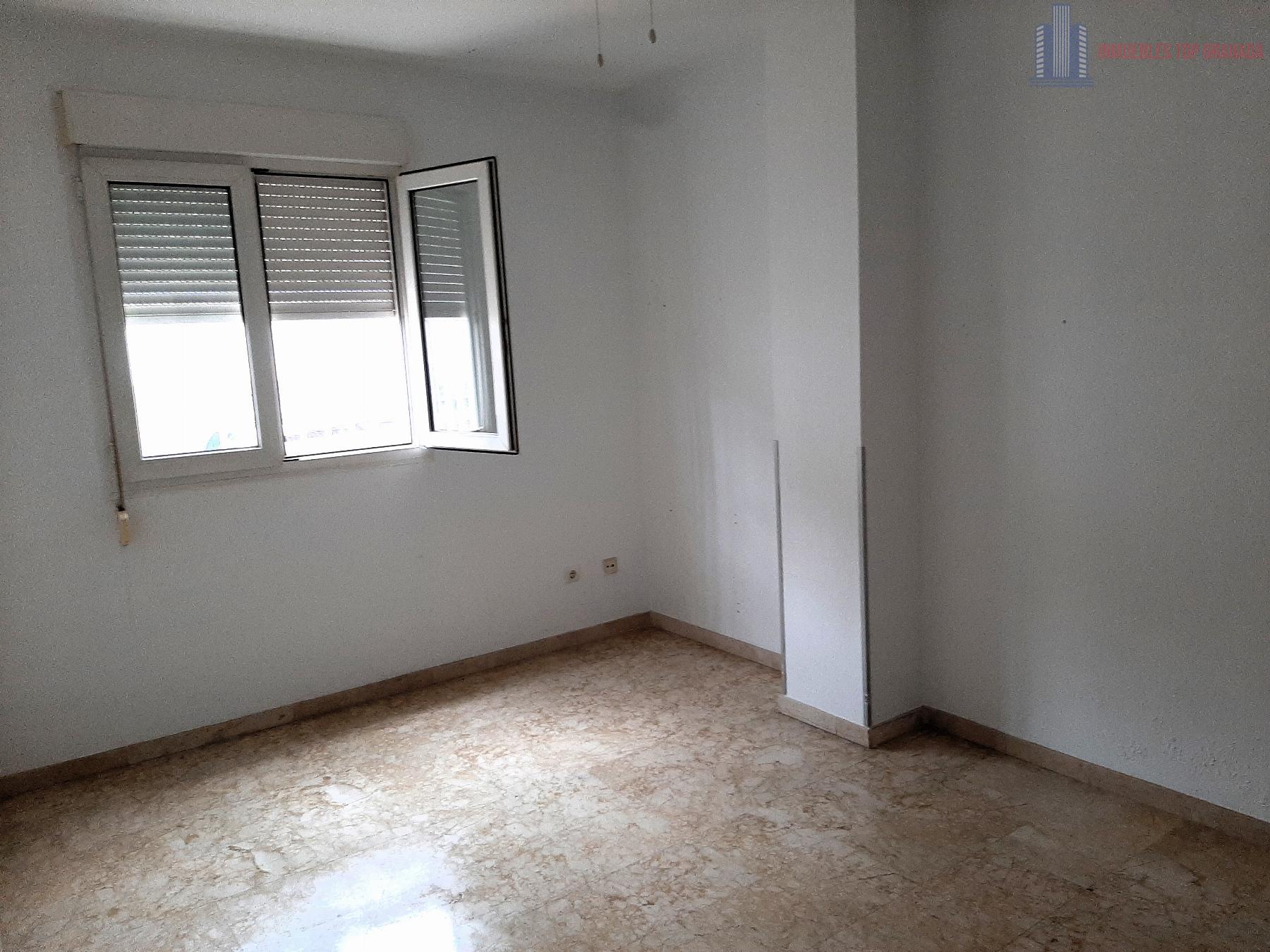 For sale of flat in Cenes de la Vega