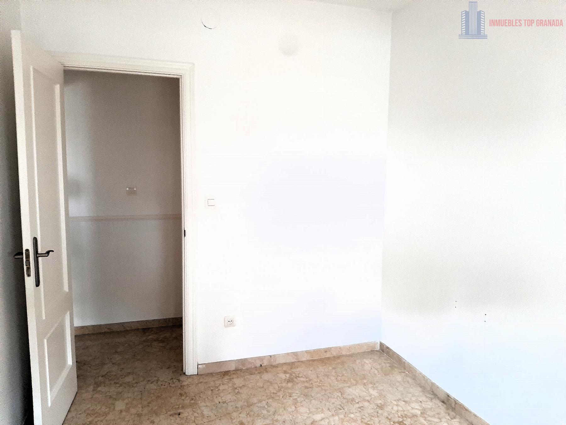 For sale of flat in Cenes de la Vega