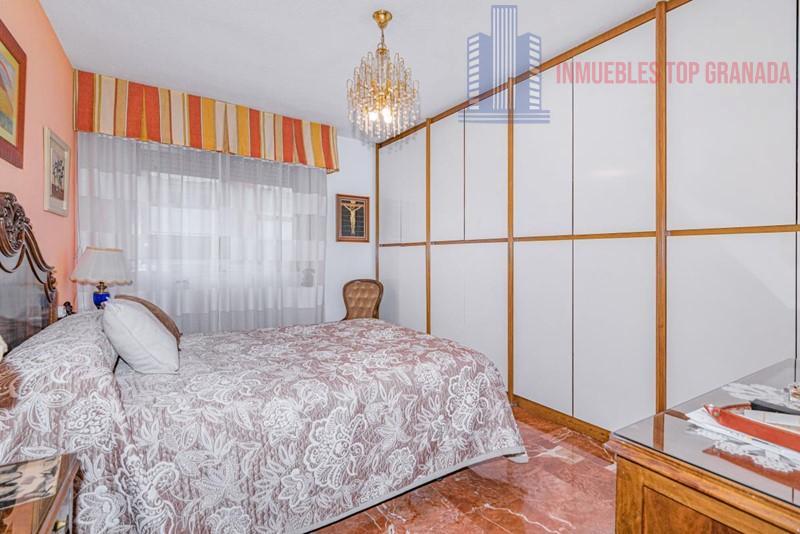 For sale of flat in Granada