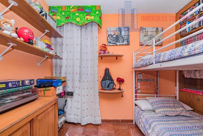 For sale of flat in Granada