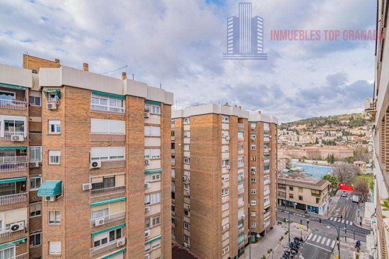 For sale of flat in Granada