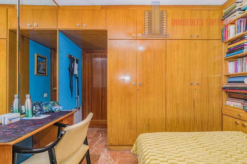 For sale of flat in Granada