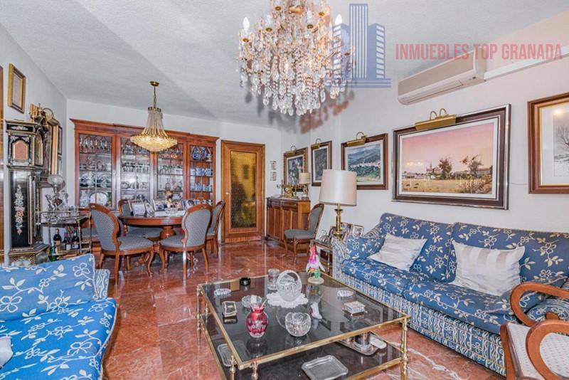 For sale of flat in Granada