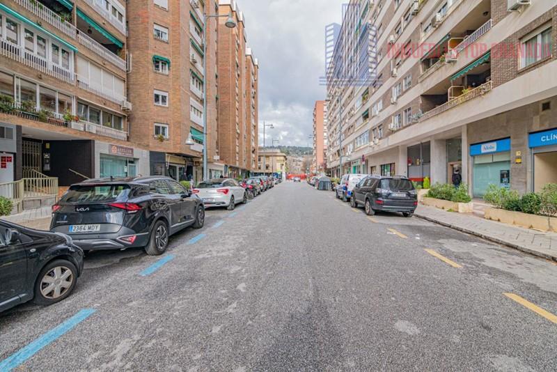 For sale of flat in Granada