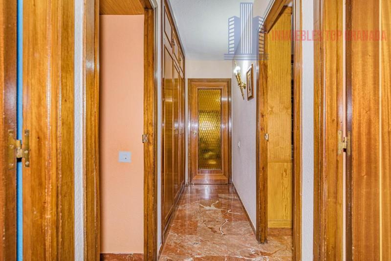 For sale of flat in Granada