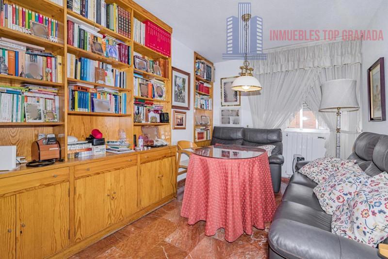 For sale of flat in Granada