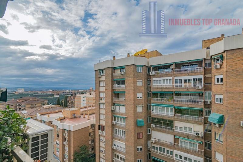 For sale of flat in Granada