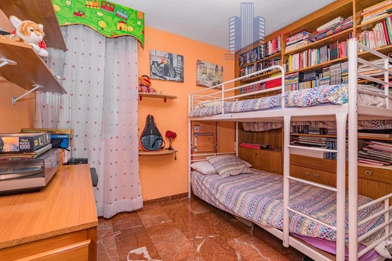 For sale of flat in Granada