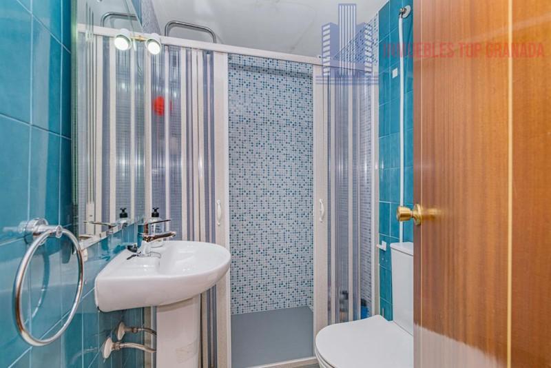 For sale of flat in Granada