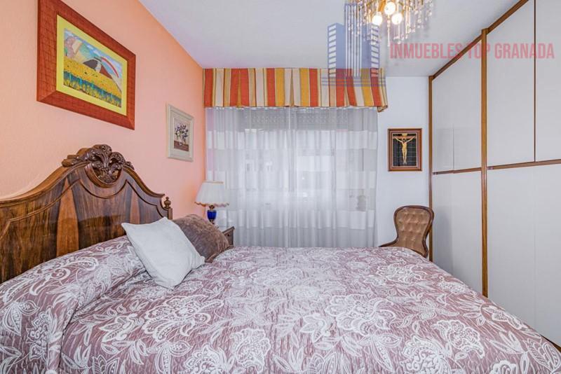 For sale of flat in Granada