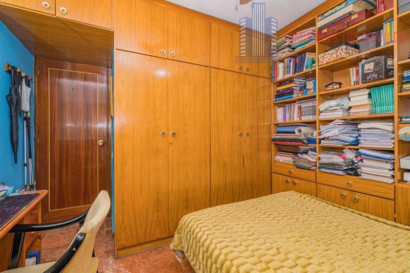 For sale of flat in Granada