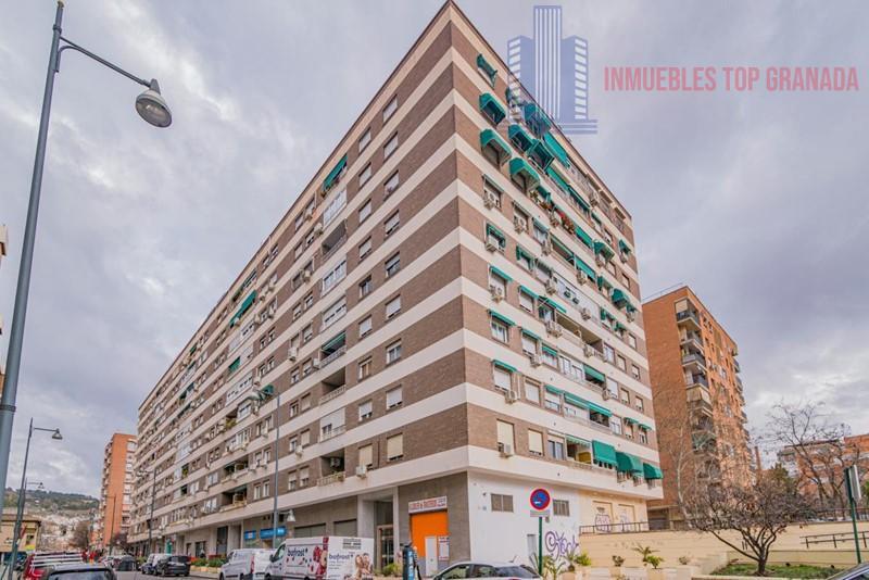 For sale of flat in Granada