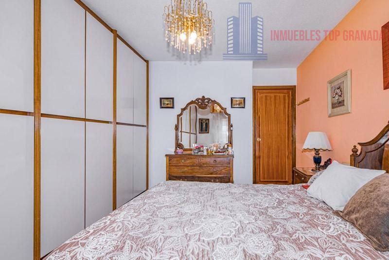 For sale of flat in Granada