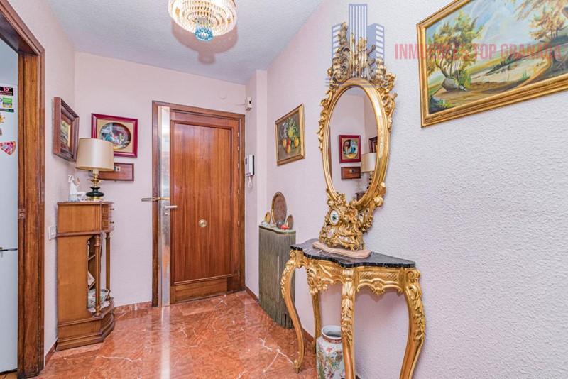 For sale of flat in Granada