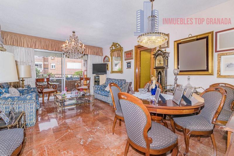 For sale of flat in Granada