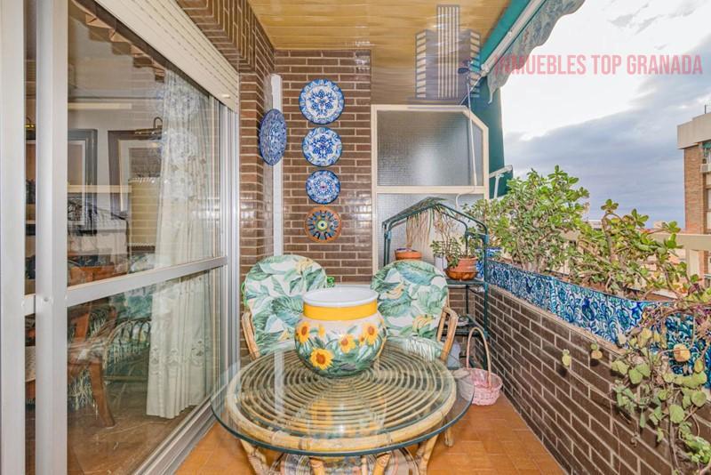 For sale of flat in Granada