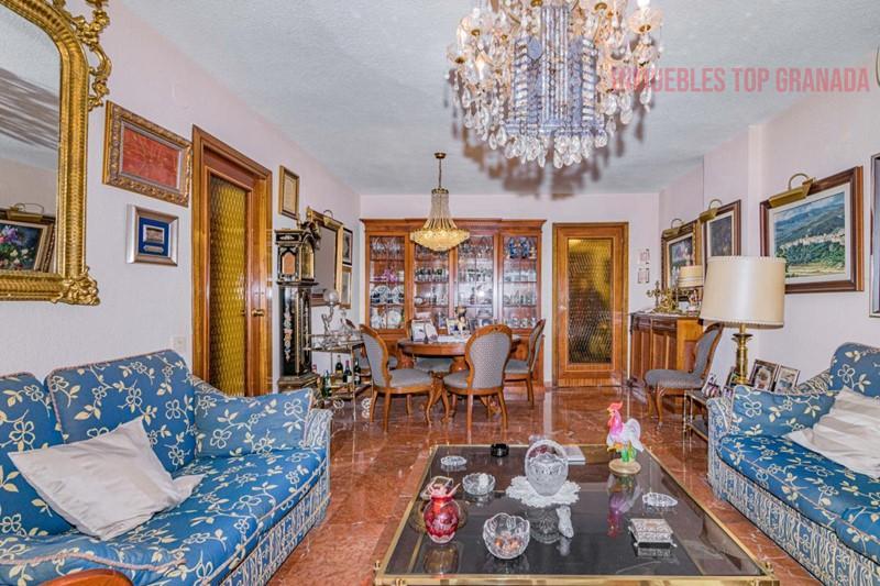 For sale of flat in Granada