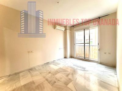 For sale of flat in Granada