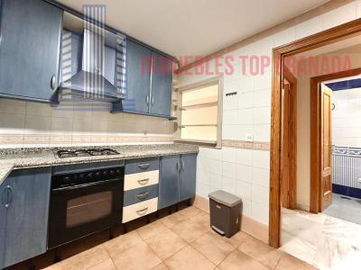 For sale of flat in Granada