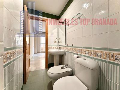 For sale of flat in Granada