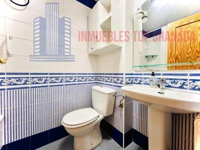 For sale of flat in Granada