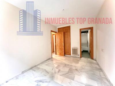 For sale of flat in Granada