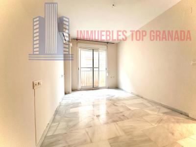For sale of flat in Granada