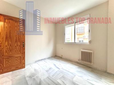 For sale of flat in Granada