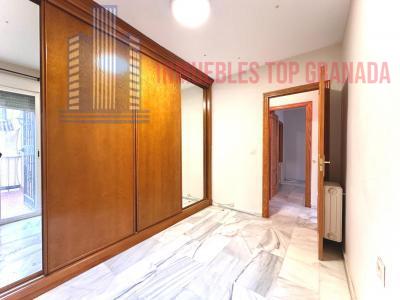 For sale of flat in Granada