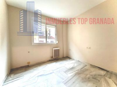 For sale of flat in Granada