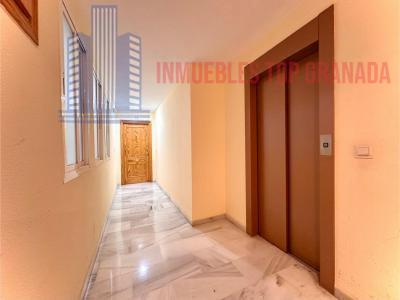 For sale of flat in Granada