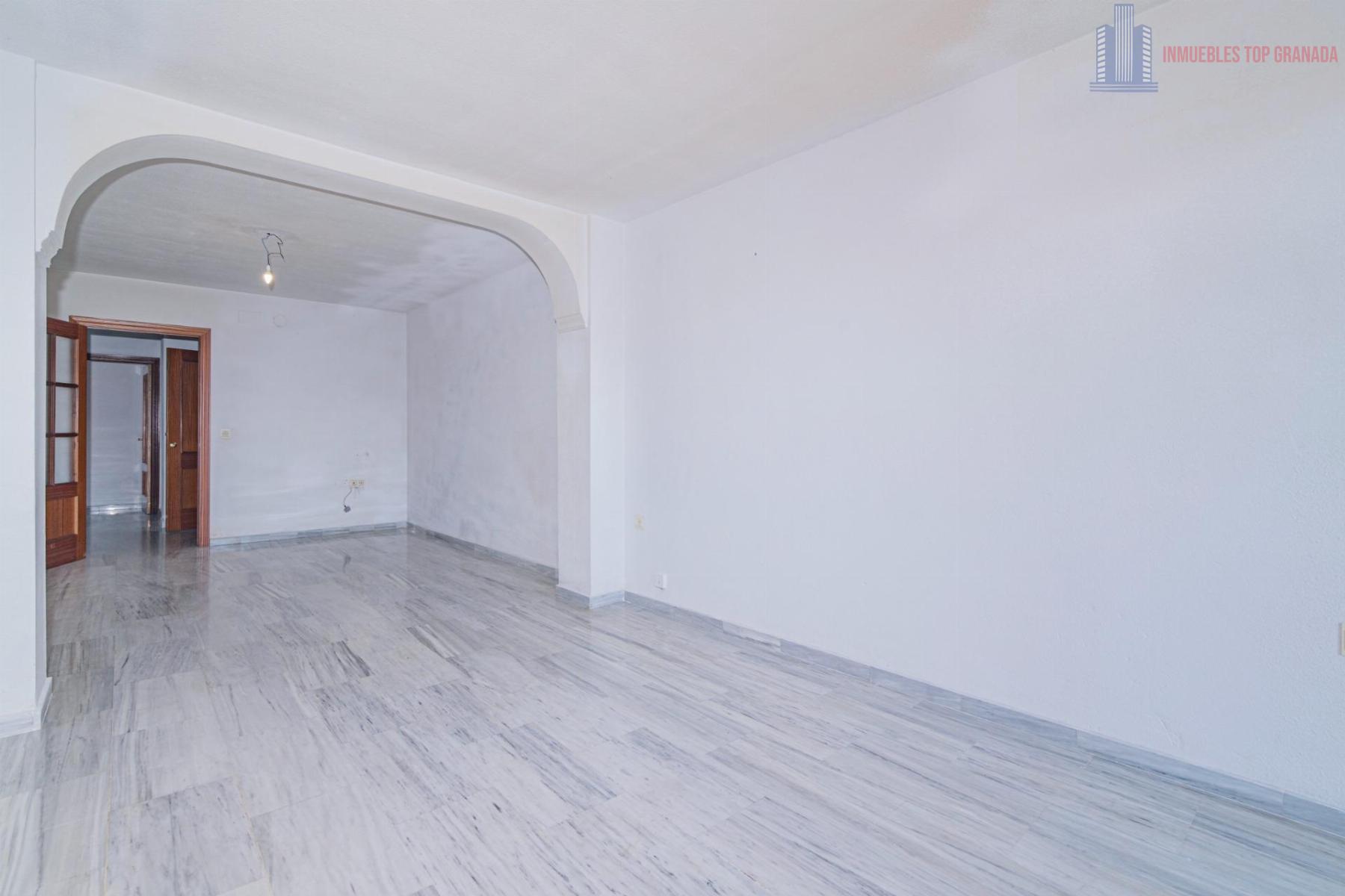 For sale of flat in Granada