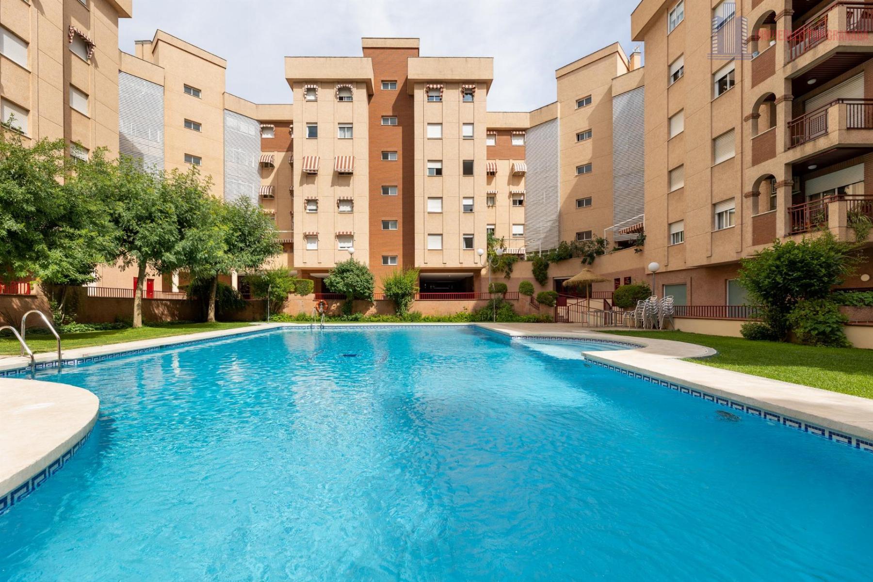 For sale of flat in Granada