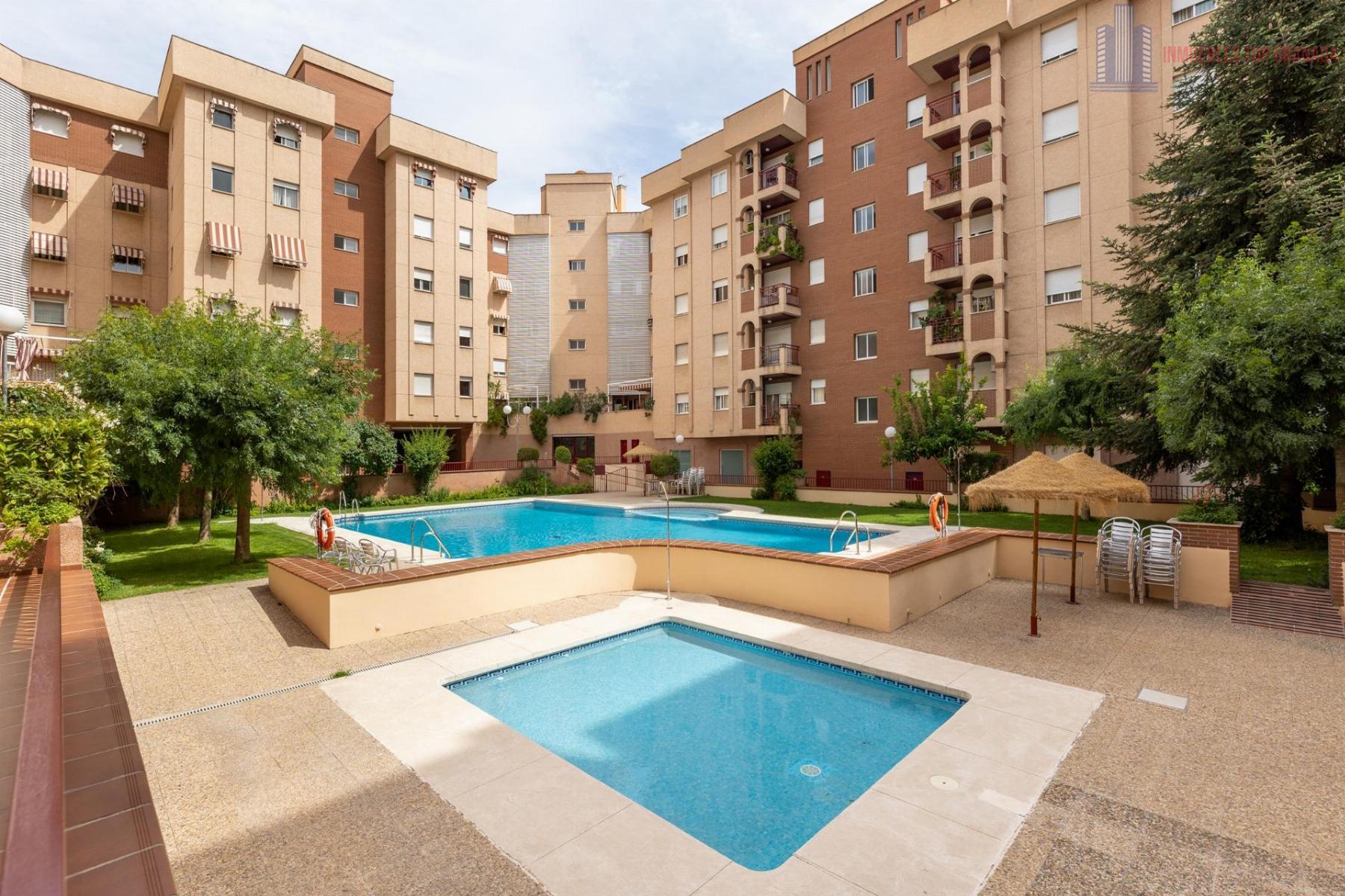 For sale of flat in Granada