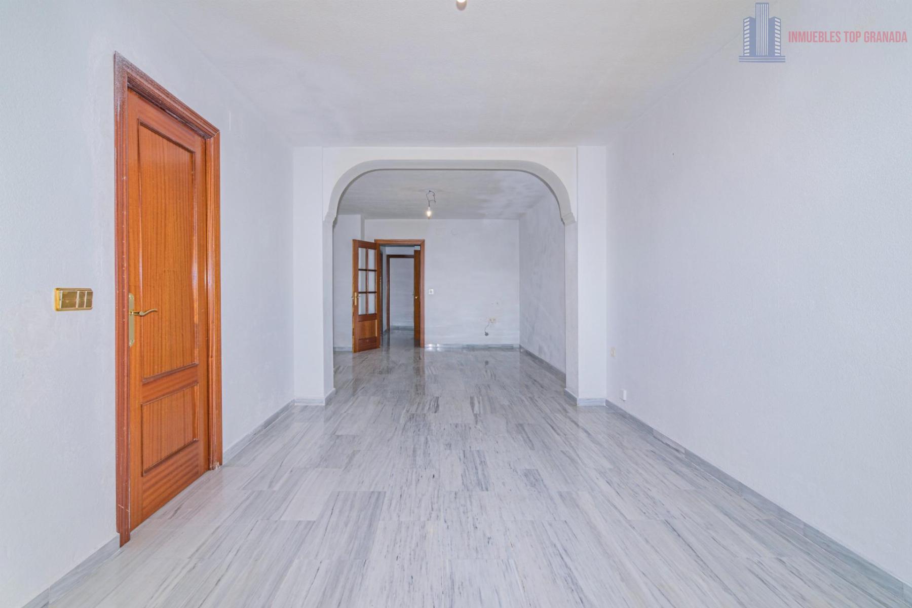 For sale of flat in Granada