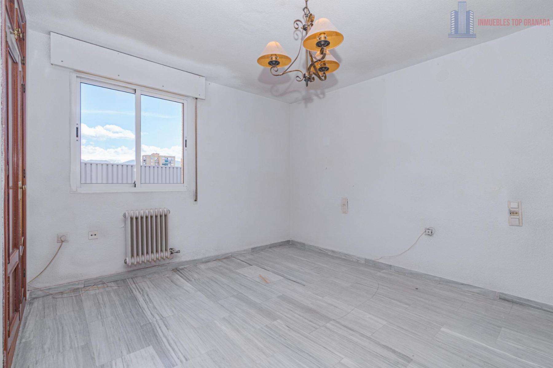 For sale of flat in Granada