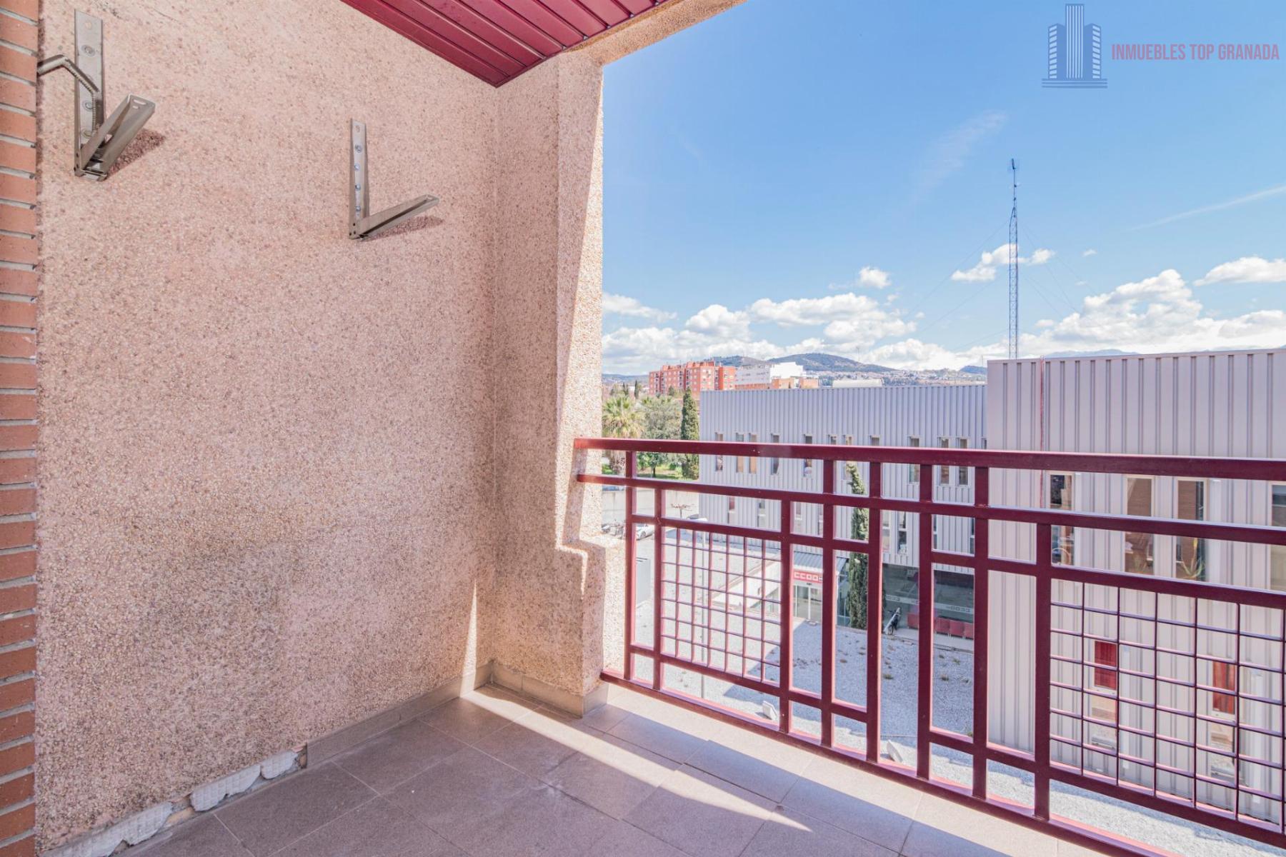 For sale of flat in Granada