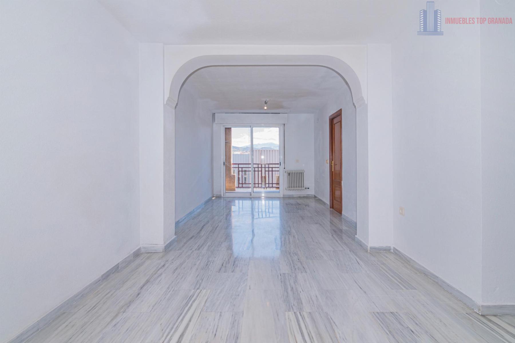 For sale of flat in Granada