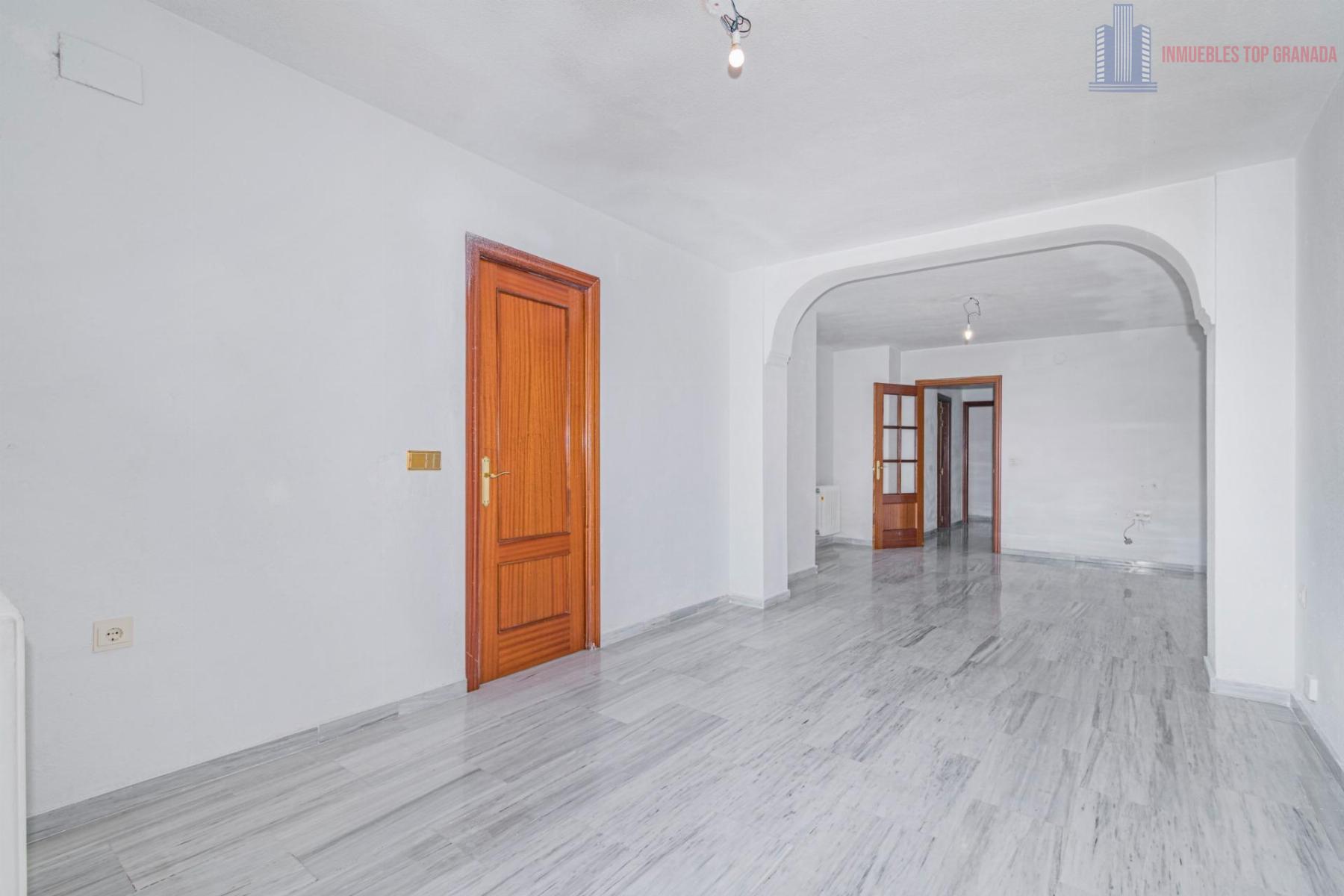 For sale of flat in Granada