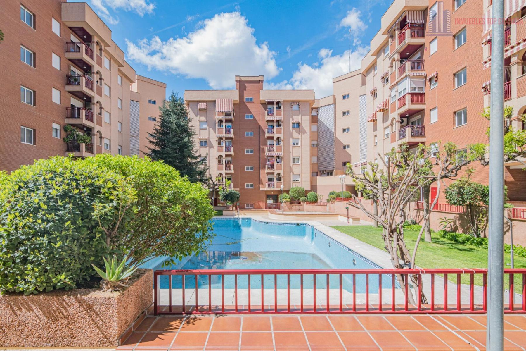 For sale of flat in Granada