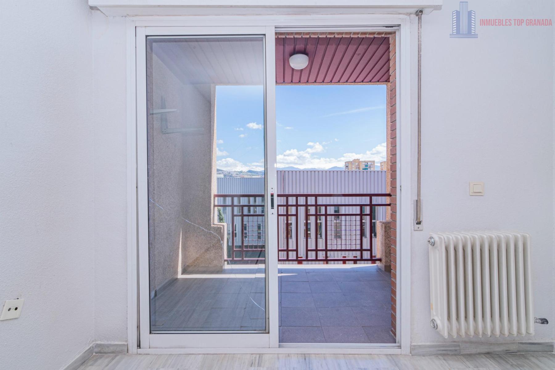 For sale of flat in Granada
