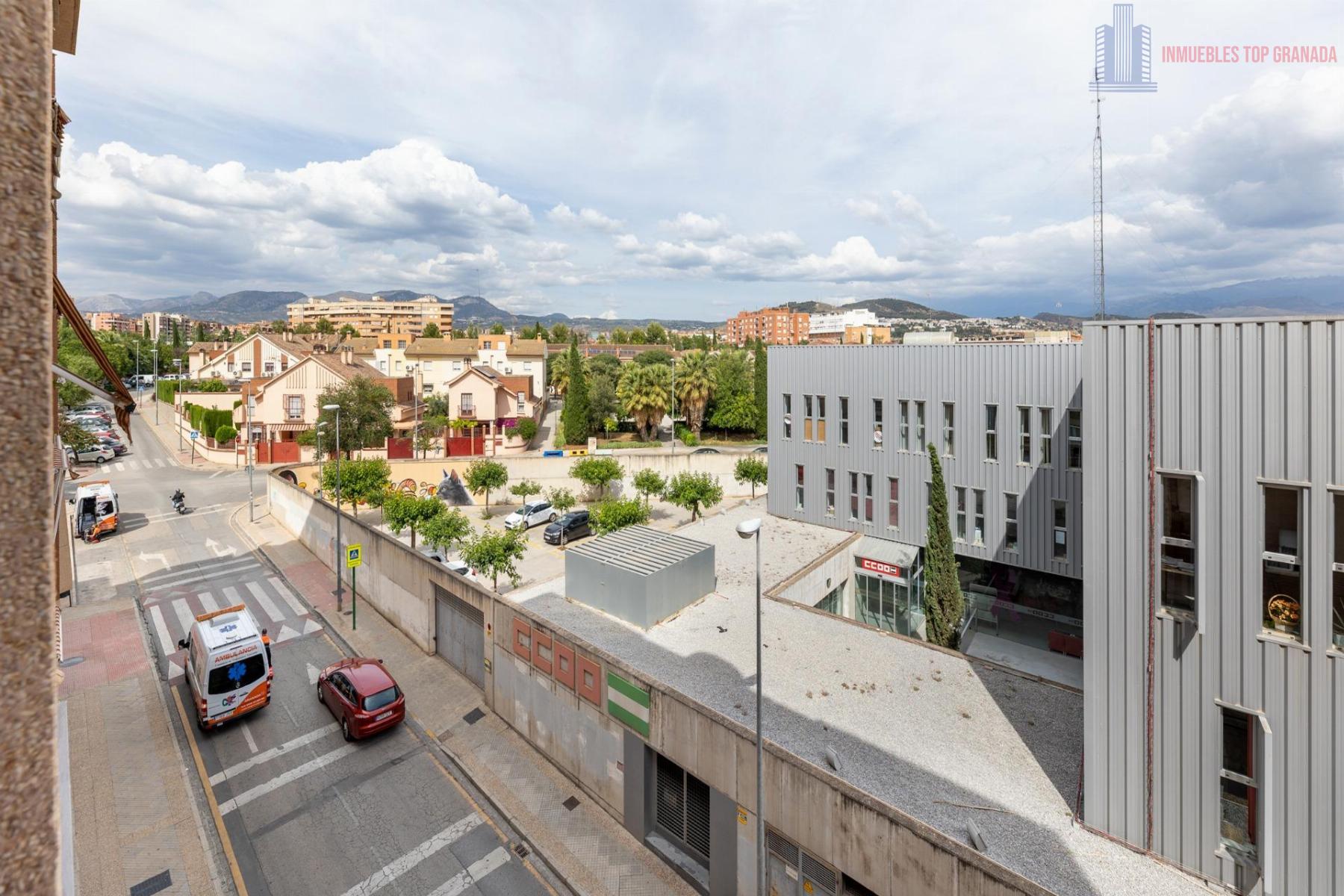 For sale of flat in Granada