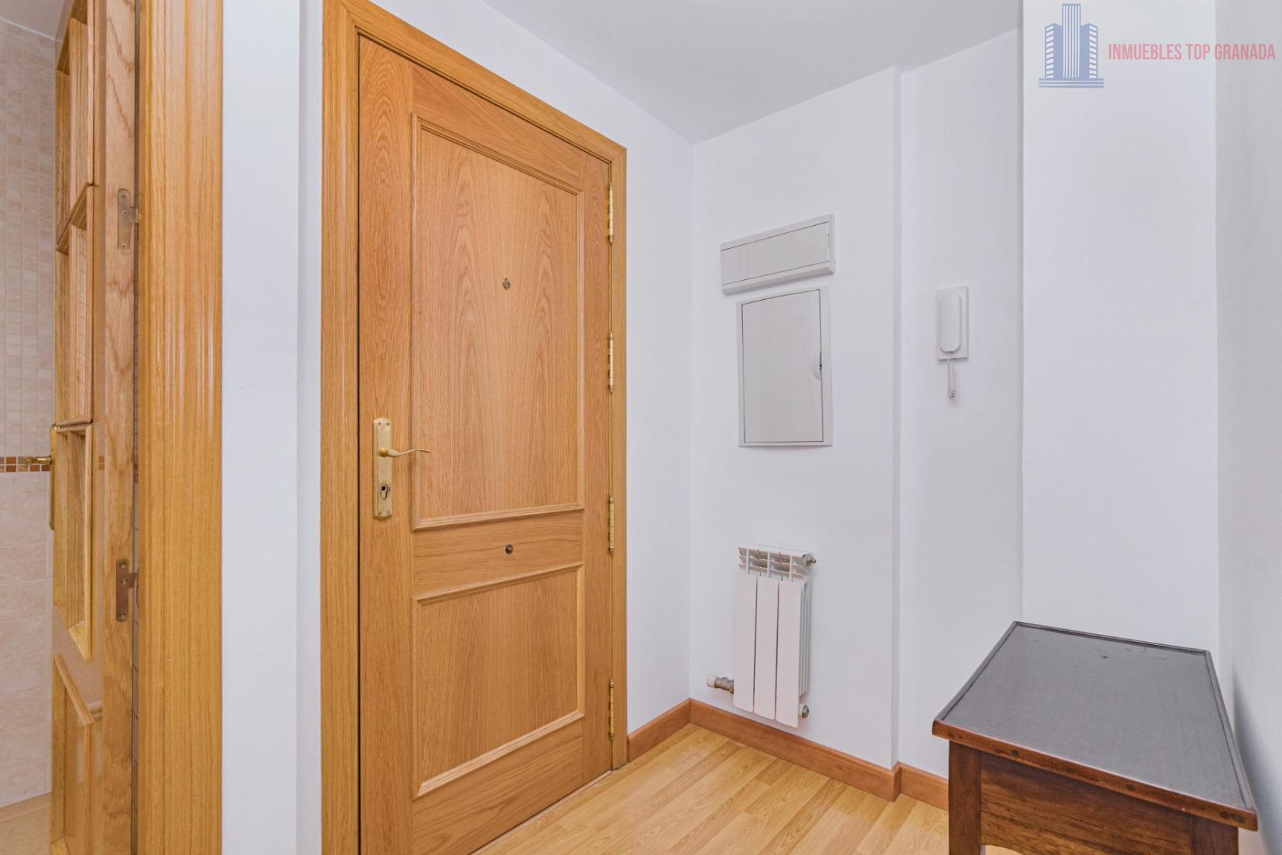 For sale of flat in Granada