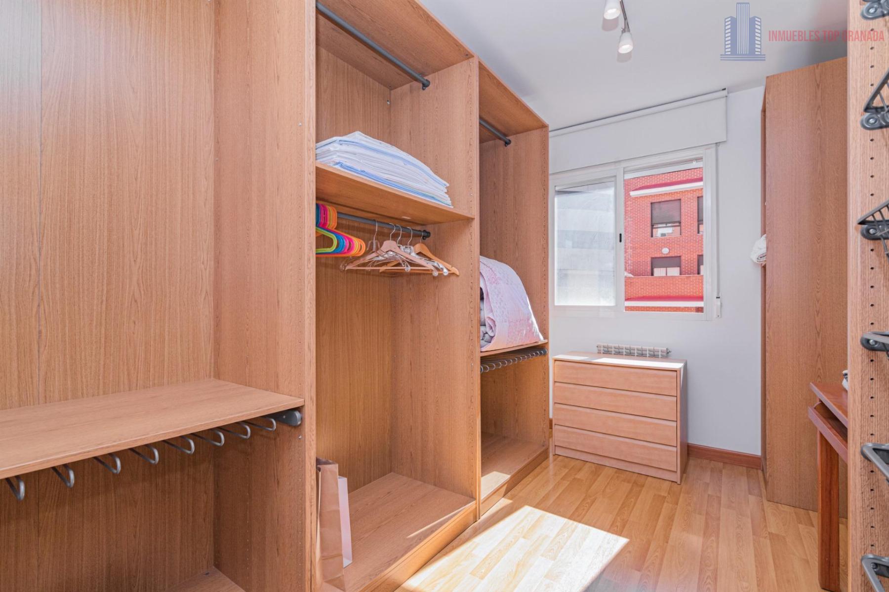 For sale of flat in Granada